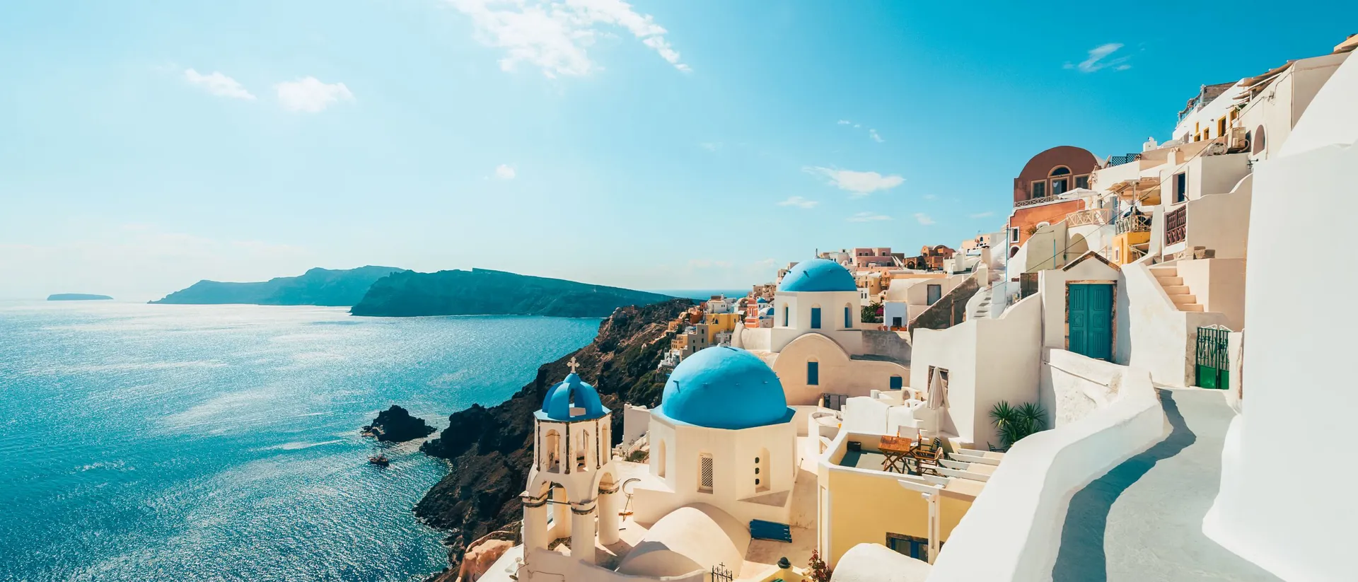 Sunny Oia in Santorini, Greece